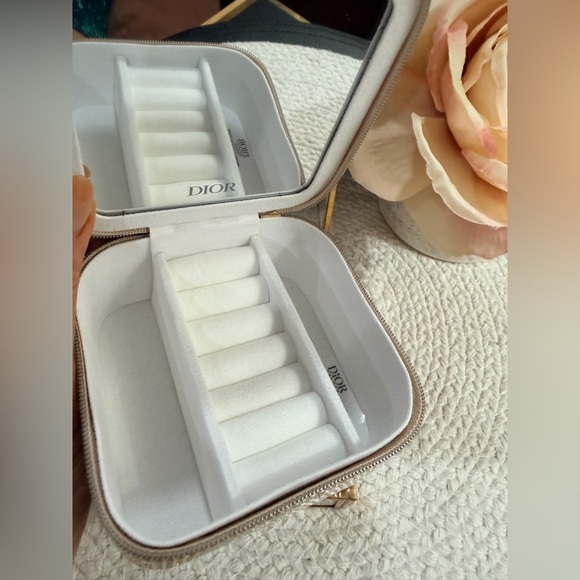 Christian Dior 2025 Holiday Limited Edition Zip- around Jewelry Case - NIB! - Picture 4 of 8